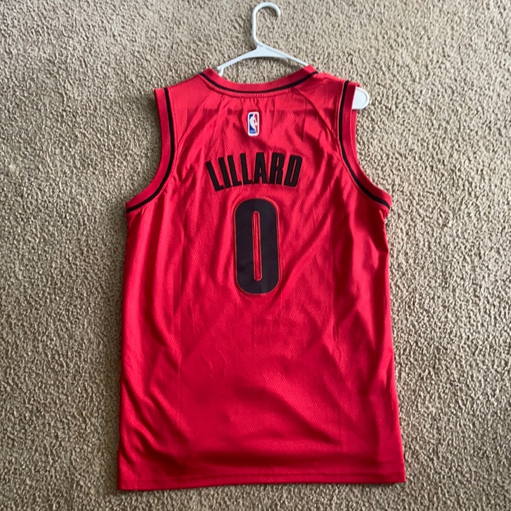 Damian lillard jersey size men’s medium